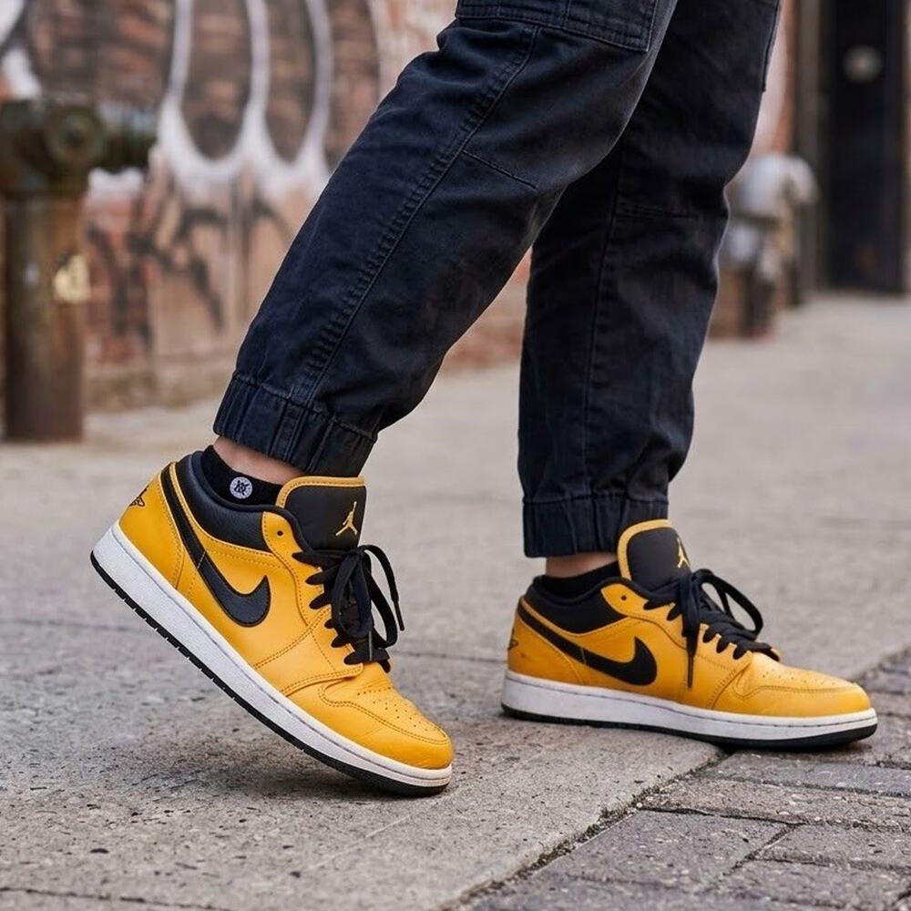 Air Jordan 1 Low University Gold/Black-White size 8